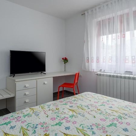 Intimes Room Ровин Екстериор снимка